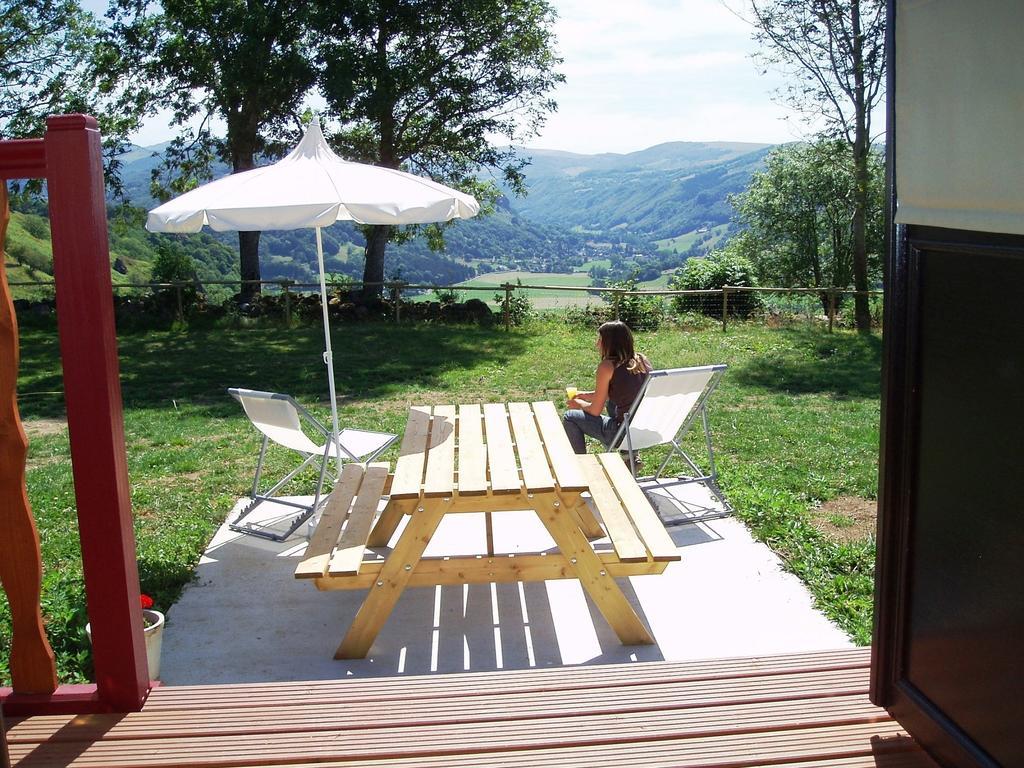 Domaine De La Chaux De Revel Saint-Martin-Valmeroux Exterior foto